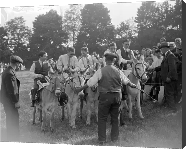 Steve Donaghue at the Donkey Derby start. 1934