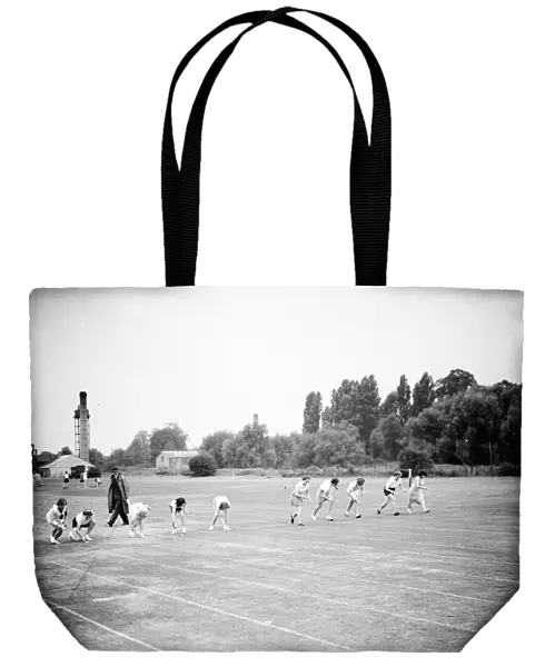 Kolster Brandes Sport. Egg and spoon race. 14 August 1937