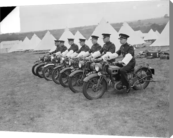 Territorial Army recruits at camp in Lympne, Kent. Mounted machines