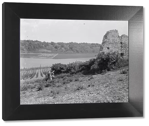 The church ruins at Knatts Valley, Maplescombe, Kent. 1935