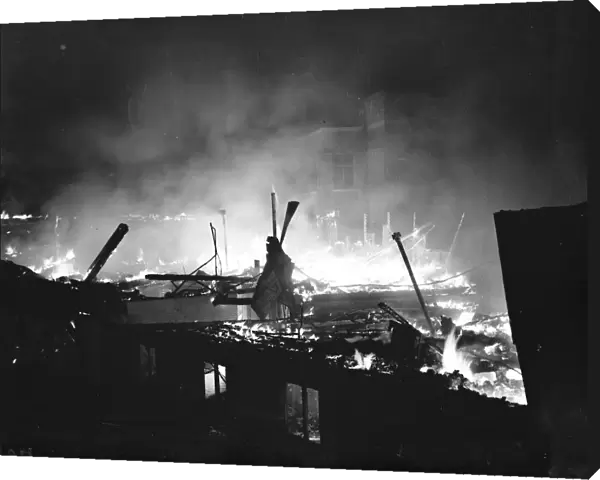 Fire, Halls, Dartford, burning building 1937