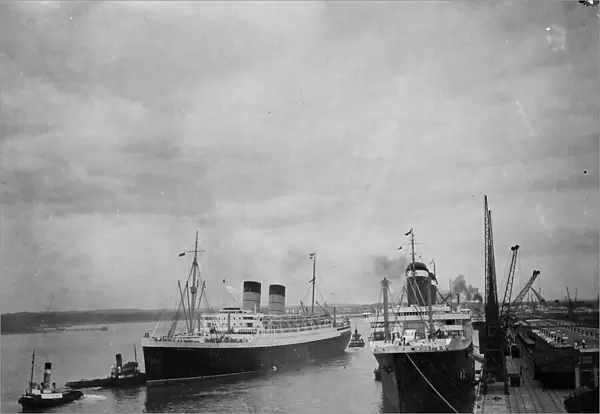 Mauretania (left) leaving America to dock at Southampton. 1947[?]