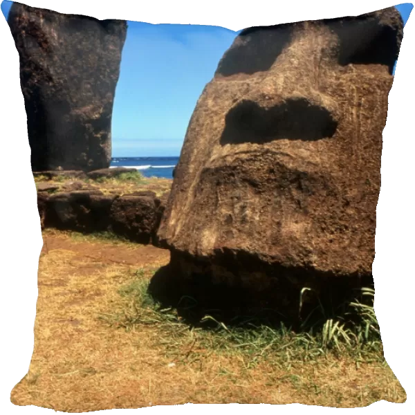 Easter Island - Statue groups on the island - their date and purpose is unknown
