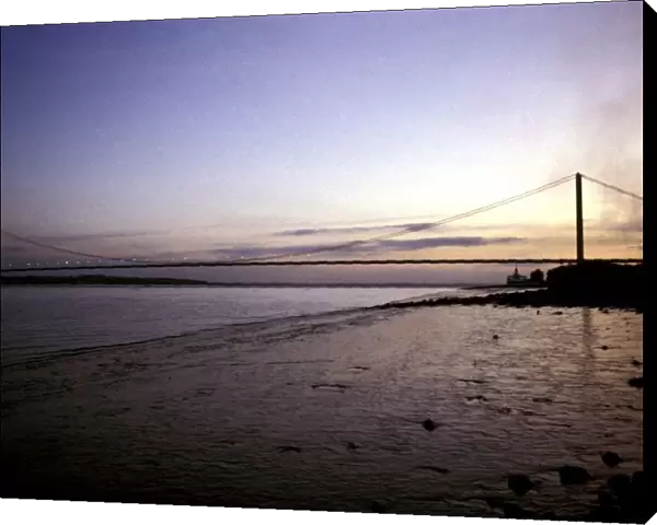 Humber Bridge suspension bridge linking the north and south banks of the River
