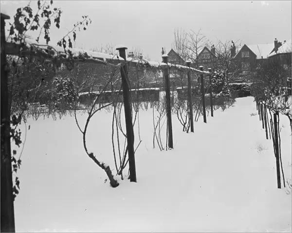 Snow scenes at nr 21 on Foots Cray Lane in Sidcup, Kent. 1938