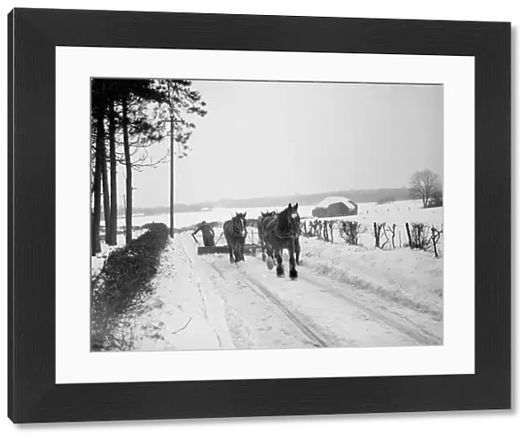 Snow scenes ( snow plough ) Eynsford. 1938