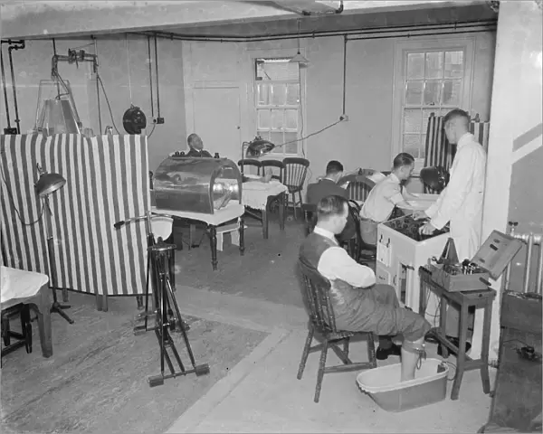 Gravesend Hospital in Kent. The light clinic. 1939