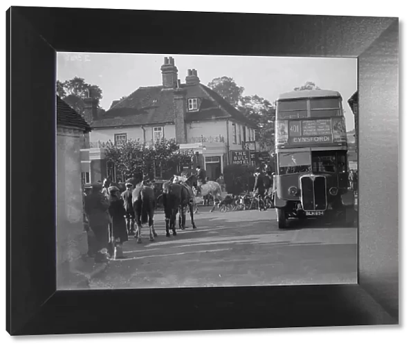 R A Draghounds meet at the The Bull Hotel, Farningham. 31 October 1935