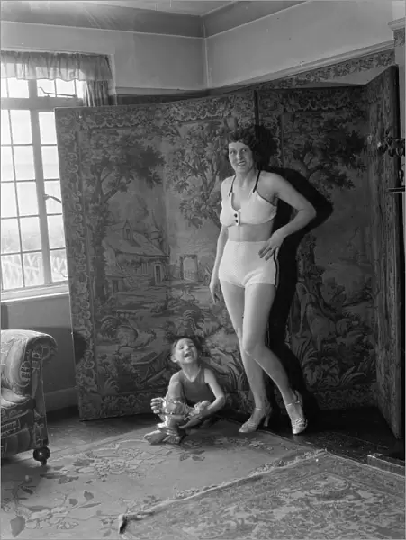 Mrs Doris Line posing as the Goddess Venus in Sidcup, Kent. 1937