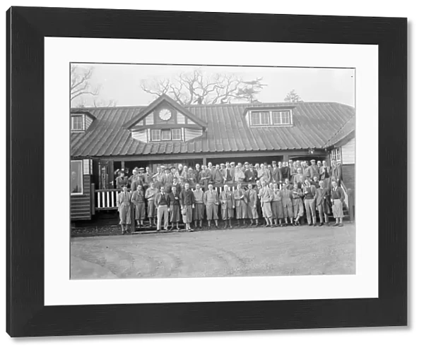 Oxford versus Cambridge golf beat at Sidcup. The players outside the clubhouse