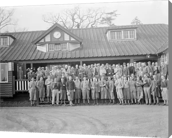 Oxford versus Cambridge golf beat at Sidcup. The players outside the clubhouse