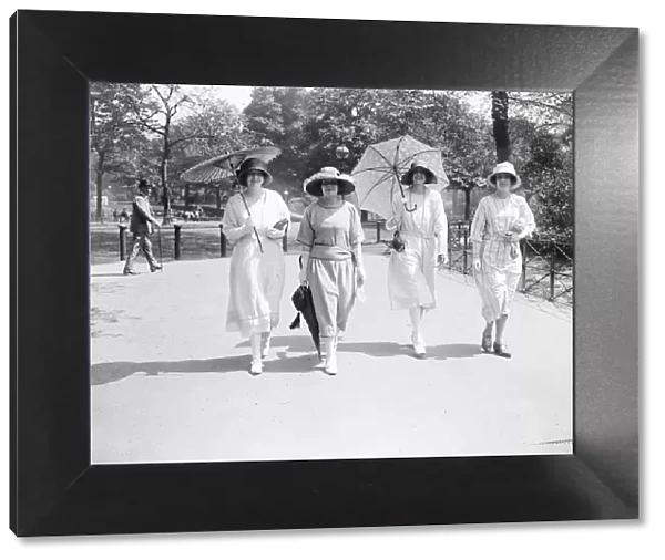 Miss Lawson, Miss Hay, Hon Mrs John Fullerton and Miss Victoria Lloyd 22 May 1922
