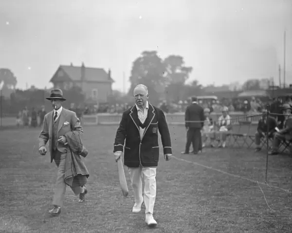 London Mayor of London ( Sir Rowland Blades M. P ) Plays cricket at the new sports