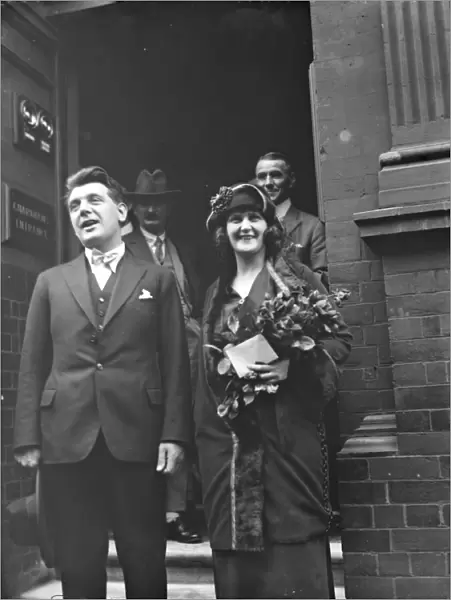 Miss Moyna Macgill weds. Mr Edgar Lansbury, son of Mr George Lansbury, MP, and his bride