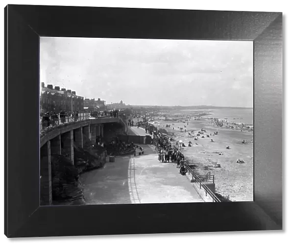 Holiday crowds at Whitley Bay, Northumberland. 1928