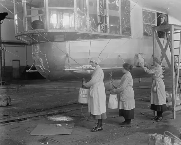 R36 Ready for launching at Inchinnan Woman workers placing ballast bags on the airship 19