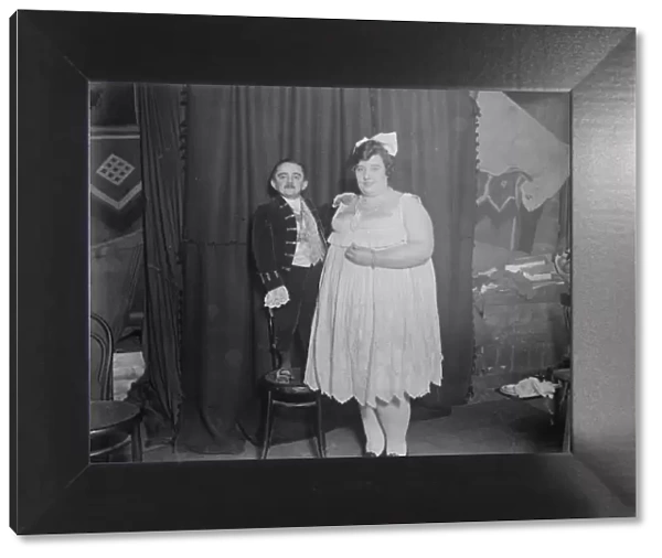 Dwarf marries the fat lady. Worlds Fair showmen at the Agricultural Hall celebrated