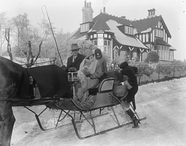 Sleighs displace taxicabs at Buxton, Derbyshire. 5 December 1925