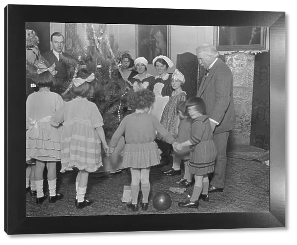 Mr David Lloyd George with children 1921