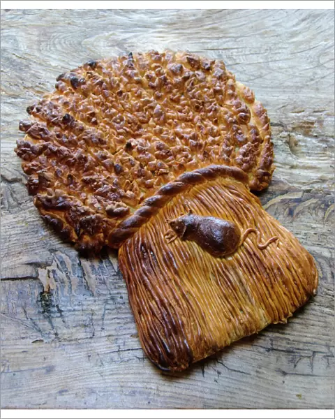 Decorative loaf in shape of sheaf of wheat with mouse