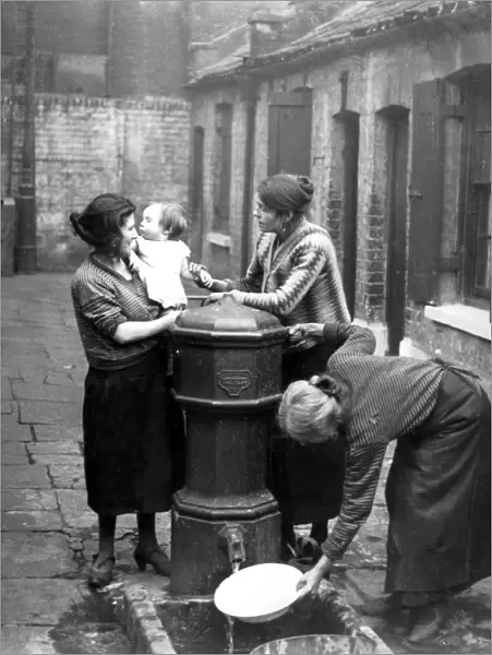 Water Pump, Twine Court, Limehouse, East End of London 1933