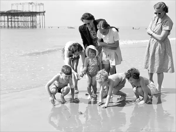 Happy holidaymakers at St Leonards - On - Sea, Hastings, East Sussex