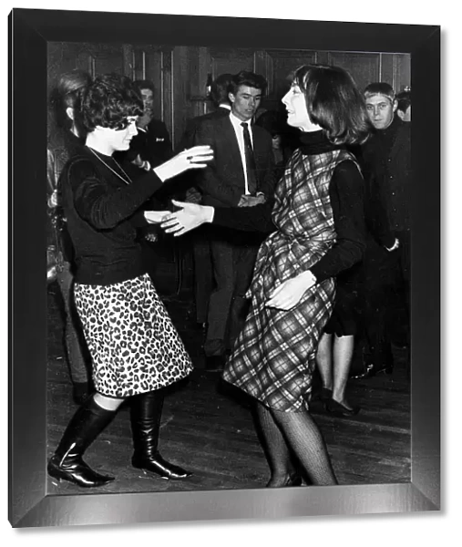 Twist 1960s dance  /  dancing  /  party season  /  celebration  /  happy vintage news archive