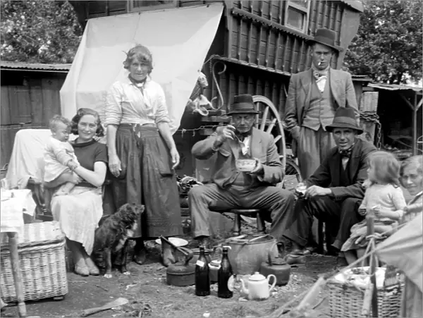 Romany, gypsy family at Epsom Races. Late 1940s, early 1950s
