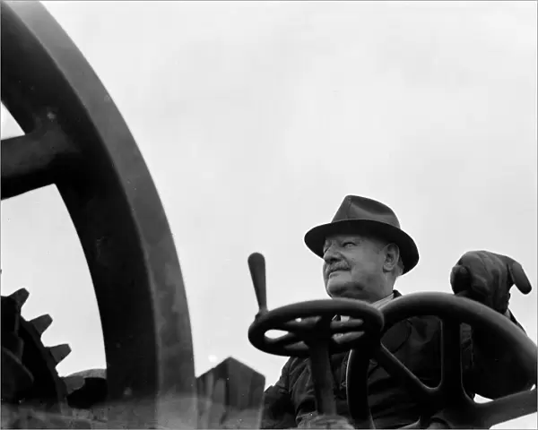 Agricultural Machinery : Mr Chris Lambert, of Horsmonden, Kent, was a steam haulage contractor