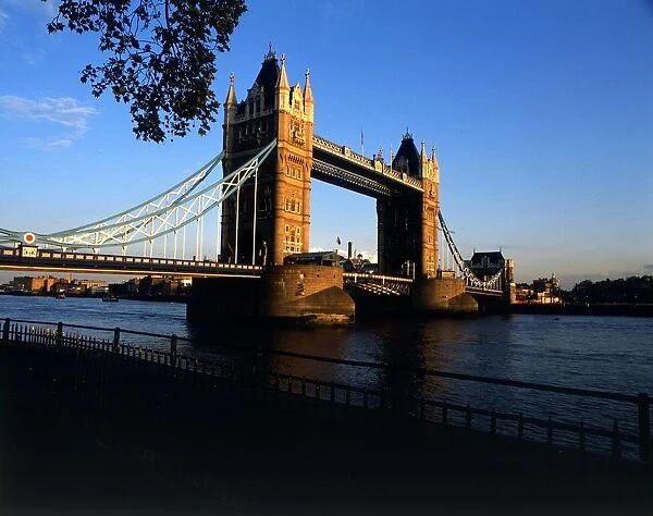 266 Tower Bridge, London ?2006 Charles Walker  /  TopFoto