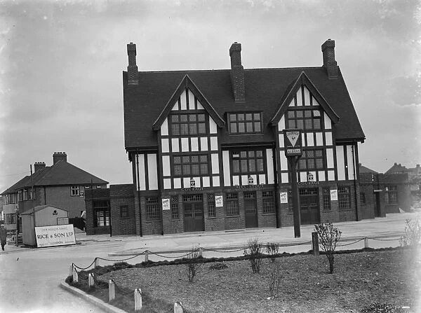 The Albany Inn on Hurst Road in Bexley, London. 1937