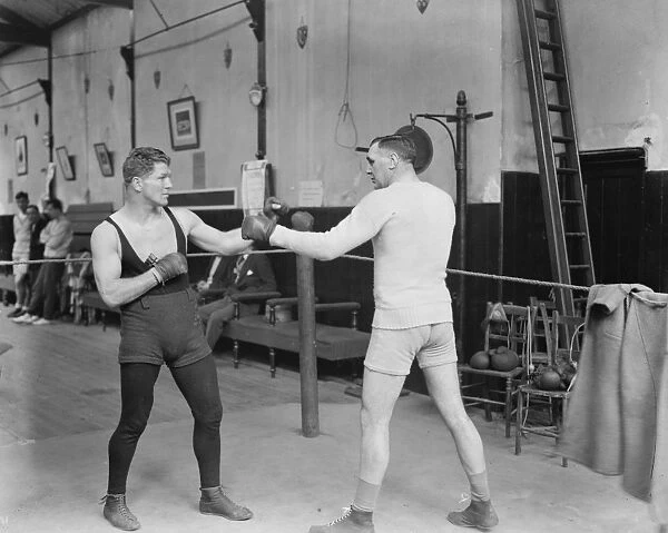 Albert Lloyd ( left ) Sparring with Dick Smith. 1 February 1923