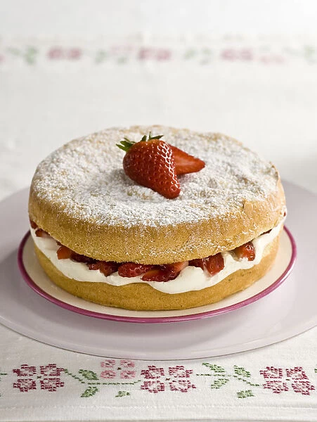 American sponge cake with whipped cream and strawberries credit: Marie-Louise Avery