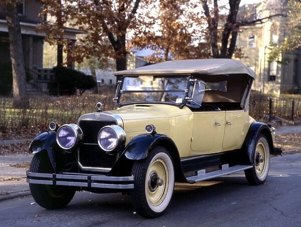 One of Americas great quality cars was the Cunningham V8. This is a 1926 V6 Sport