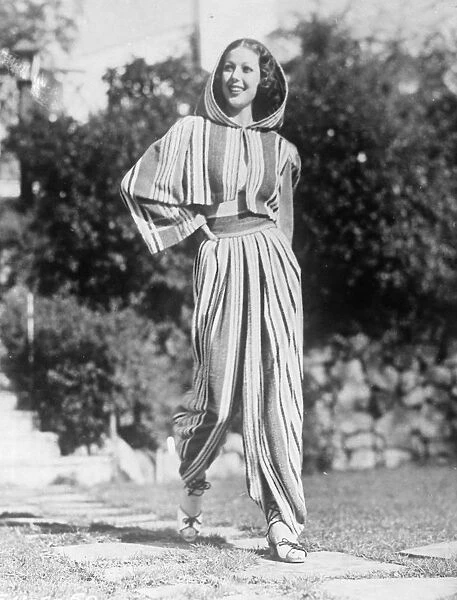 And now the Arab - Loretta Young lunches novel beach fashion. The flowing robes