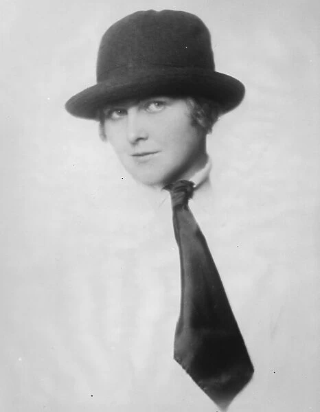 Austrias woman golf champion in England. Mlle Lilly von Nagy, who is now in England