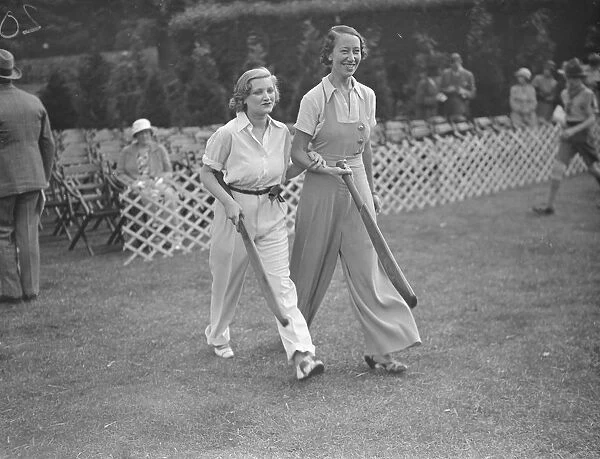 Authors versus actresses cricket at Hampstead Cricket Club Miss Margery Binner