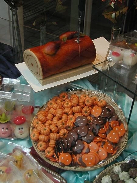 Autumn window display of quality products in a confectioners, Duesseldorf, Germany