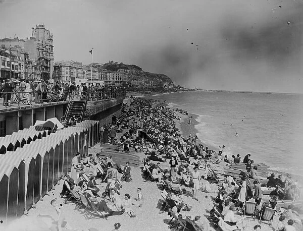 Bank holidays at Hastings. Holidaymakers in vast numbers were enjoying the sunshine