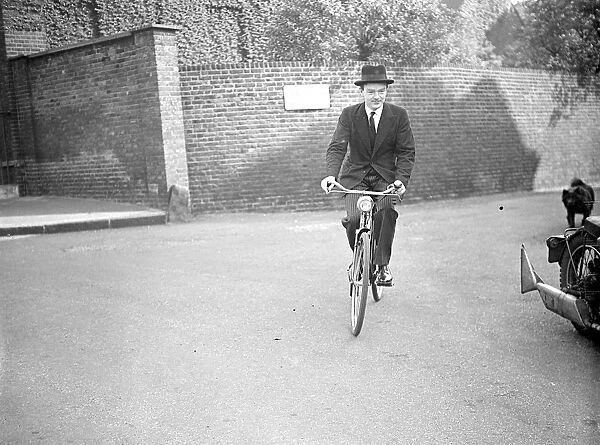 Banker nephew of Home Secretary, cycles to work. Mr Quintin Vincent, Hoare, a nephew