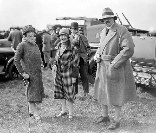 Bar Point to Point at Northaw, Hertfordshire. Mrs Douglas Cory Wright, Mrs Rudolf Levy