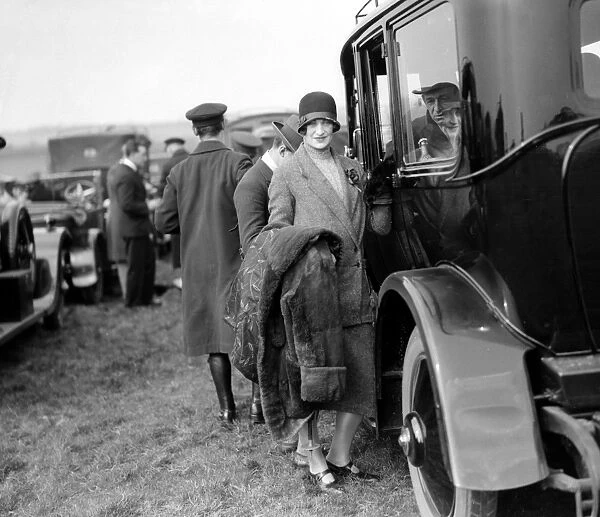 Bar Point to Point races at Northaw, Hertfordshire. Miss Melissa Kemp. 1925