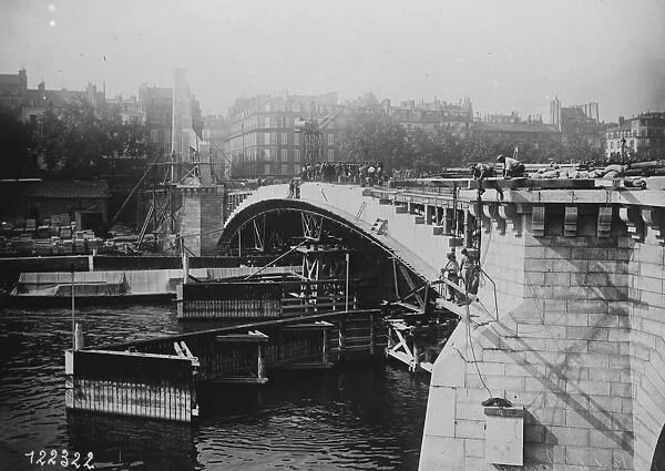 The building of the Siene Bridge, Paris. 16 September 1927