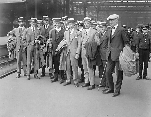 Canadian cricketers arrive at Waterloo Station A team of Canadian cricketers under