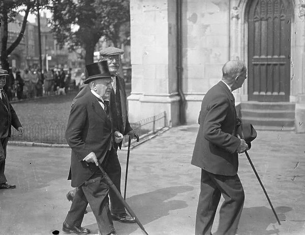 Charles Coborn at funeral of Sir Harry Preston. Drivers and boxers were among those