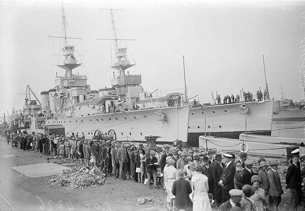 Chatham navy week. The long queue waiting to go on board submarines. 12 August 1929