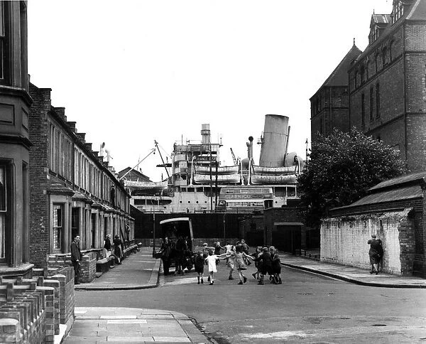 Children playing in dock side street, Silvertown, London, England 1946