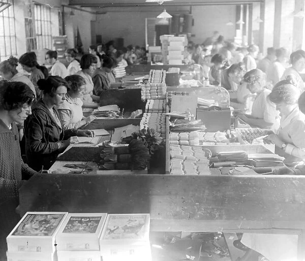 Christmas, 1920. Making Crackers at Mead and Fields. 18 October 1920
