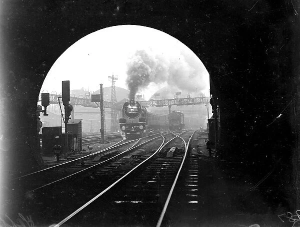 Cock o the North approaching a tunnel 1934