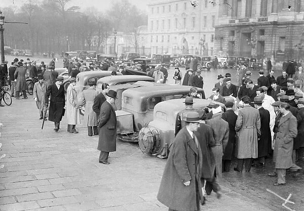 Competitors in Monte Carlo Rally check in at Paris control station. 22 January 1935
